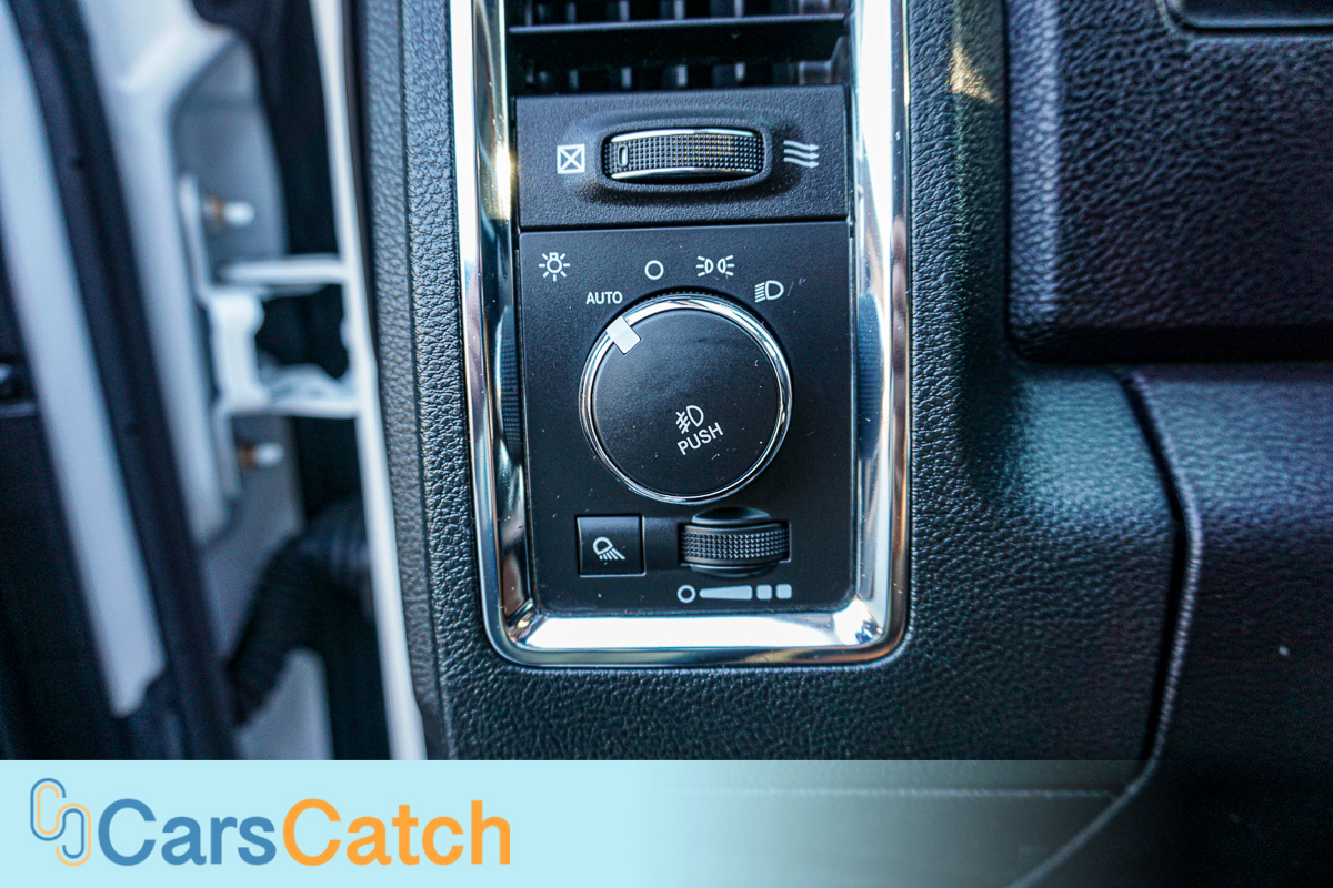 CARSCATCH - Used vehicle - Truck RAM 1500 2014