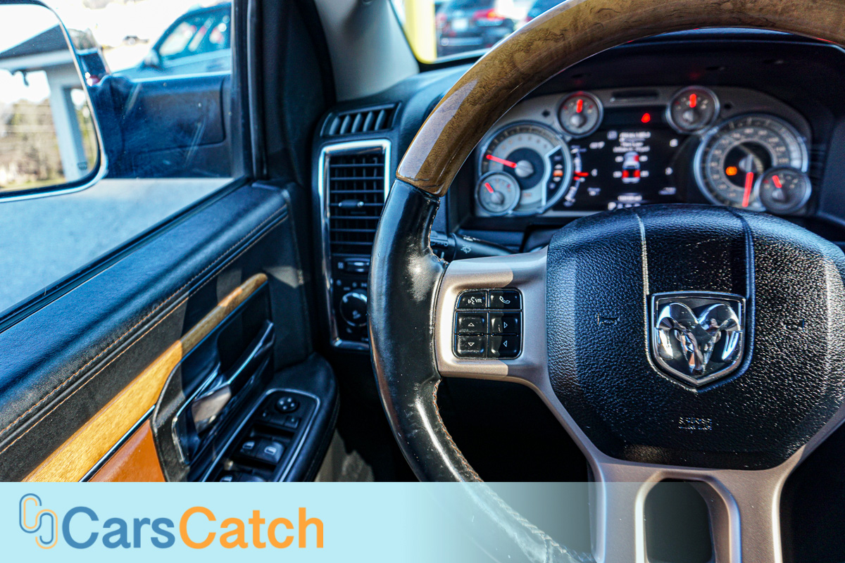 CARSCATCH - Used vehicle - Truck RAM 1500 2014