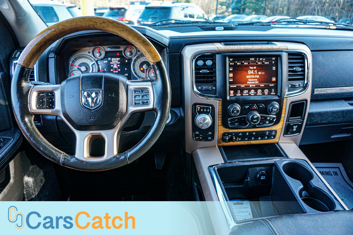 CARSCATCH - Used vehicle - Truck RAM 1500 2014