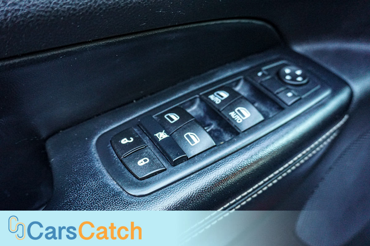 CARSCATCH - Used vehicle - SUV JEEP GRAND CHEROKEE 2016