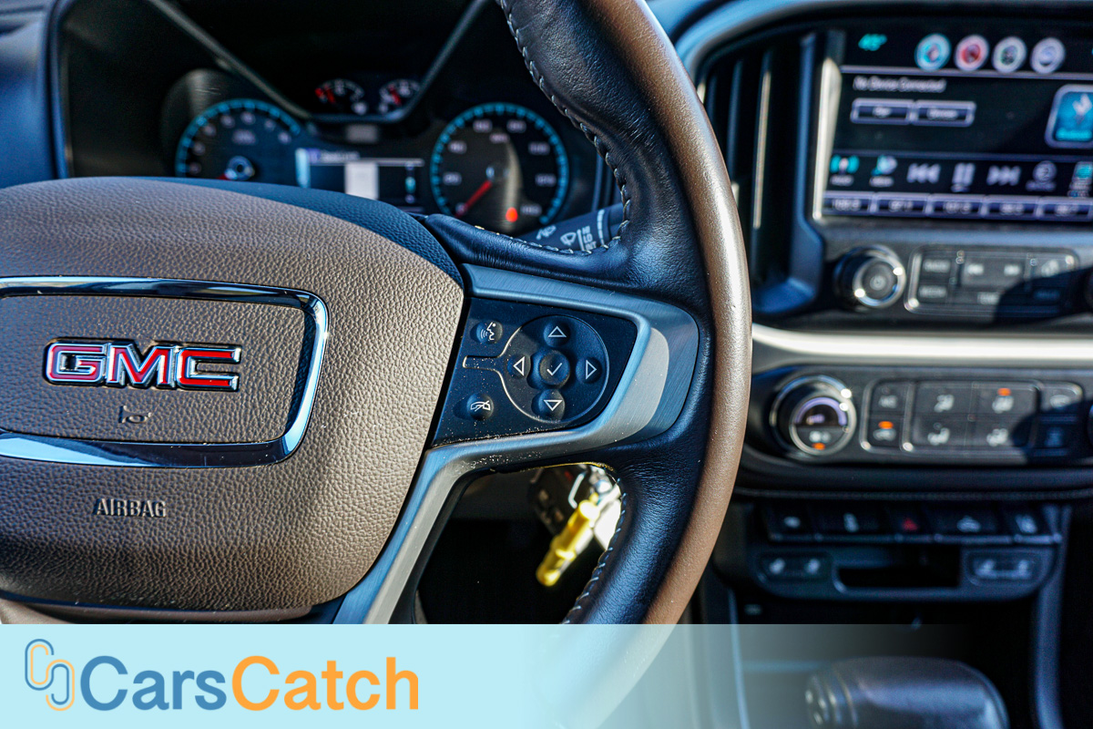 CARSCATCH - Used vehicle - Truck GMC CANYON 2017