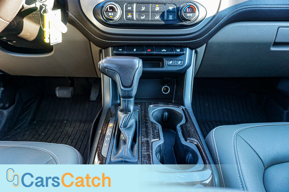 CARSCATCH - Used vehicle - Truck GMC CANYON 2017