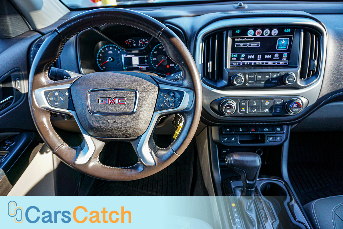 CARSCATCH - Used vehicle - Truck GMC CANYON 2017