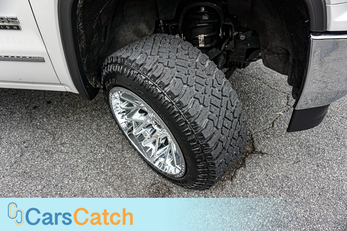 CARSCATCH - Used vehicle - Truck GMC SIERRA 1500 2017