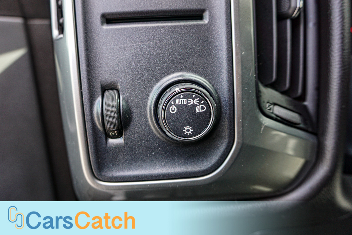 CARSCATCH - Used vehicle - Truck CHEVROLET SILVERADO 1500 2018