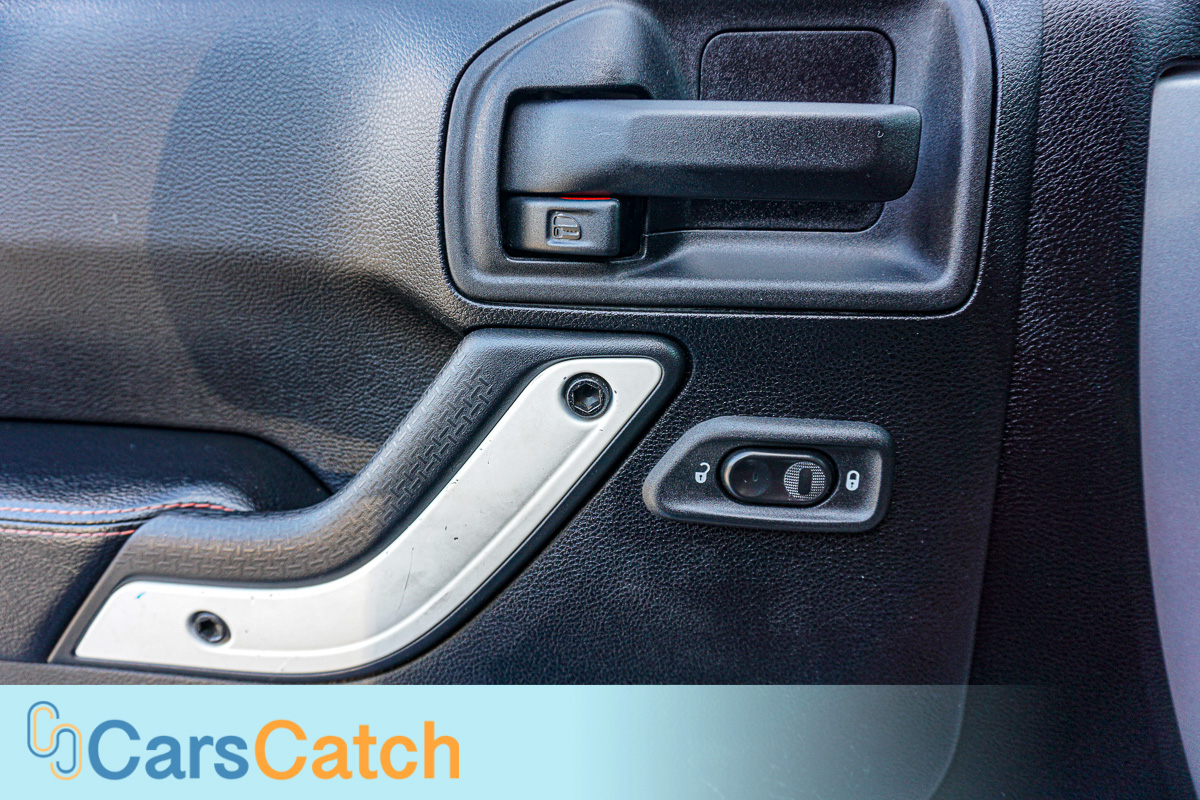 CARSCATCH - Used vehicle - SUV JEEP WRANGLER 2012