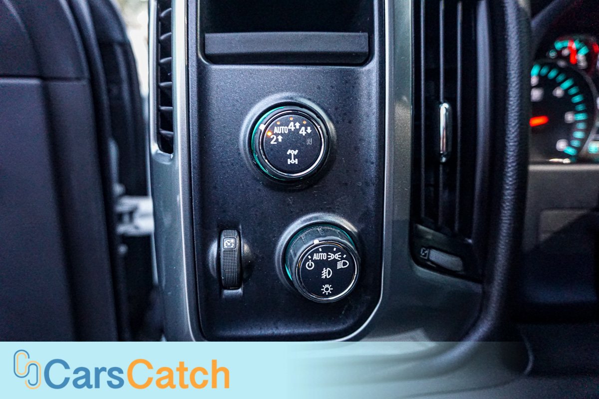 CARSCATCH - Used vehicle - Truck CHEVROLET SILVERADO 1500 2018