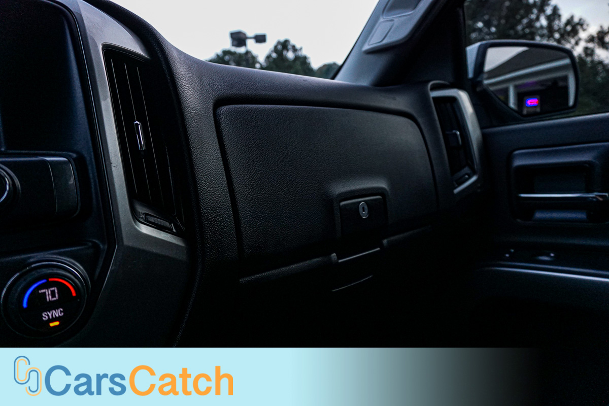 CARSCATCH - Used vehicle - Truck CHEVROLET SILVERADO 1500 2018