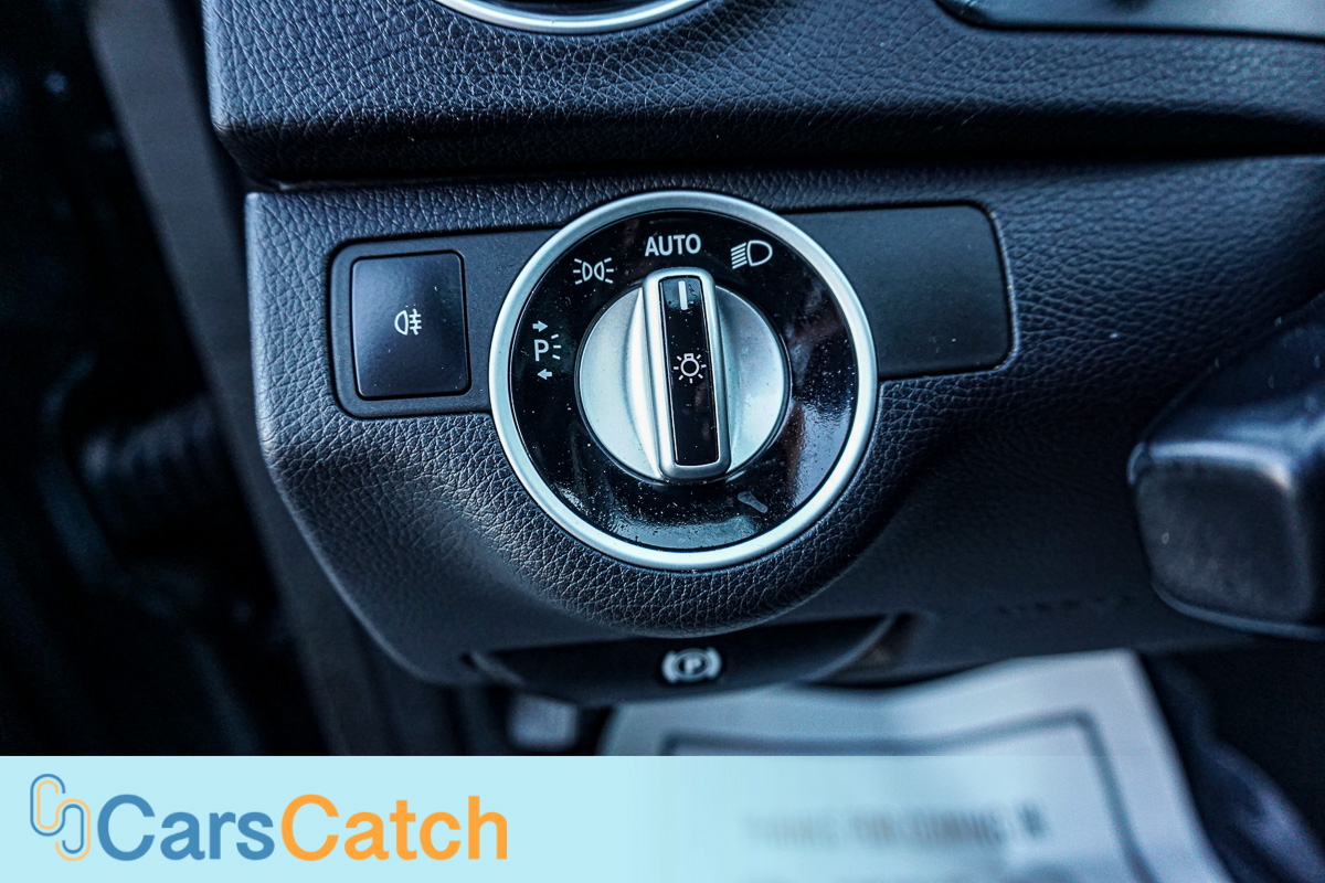 CARSCATCH - Used vehicle - Sedan MERCEDES-BENZ C-CLASS 2012