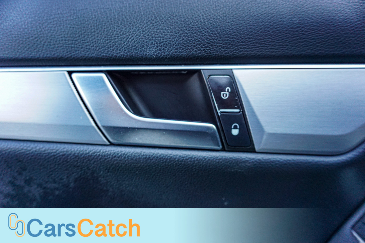 CARSCATCH - Used vehicle - Sedan MERCEDES-BENZ C-CLASS 2012