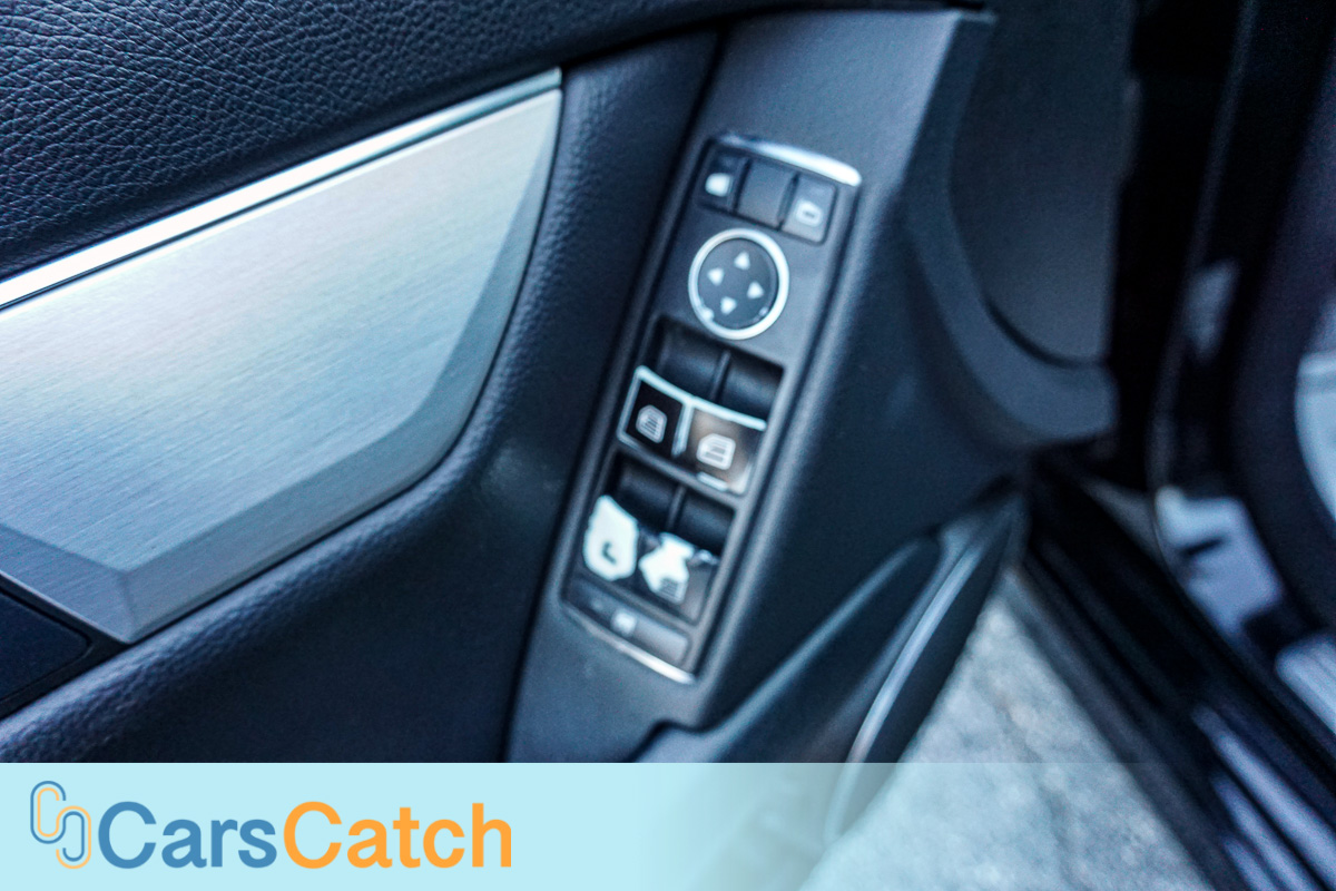 CARSCATCH - Used vehicle - Sedan MERCEDES-BENZ C-CLASS 2012