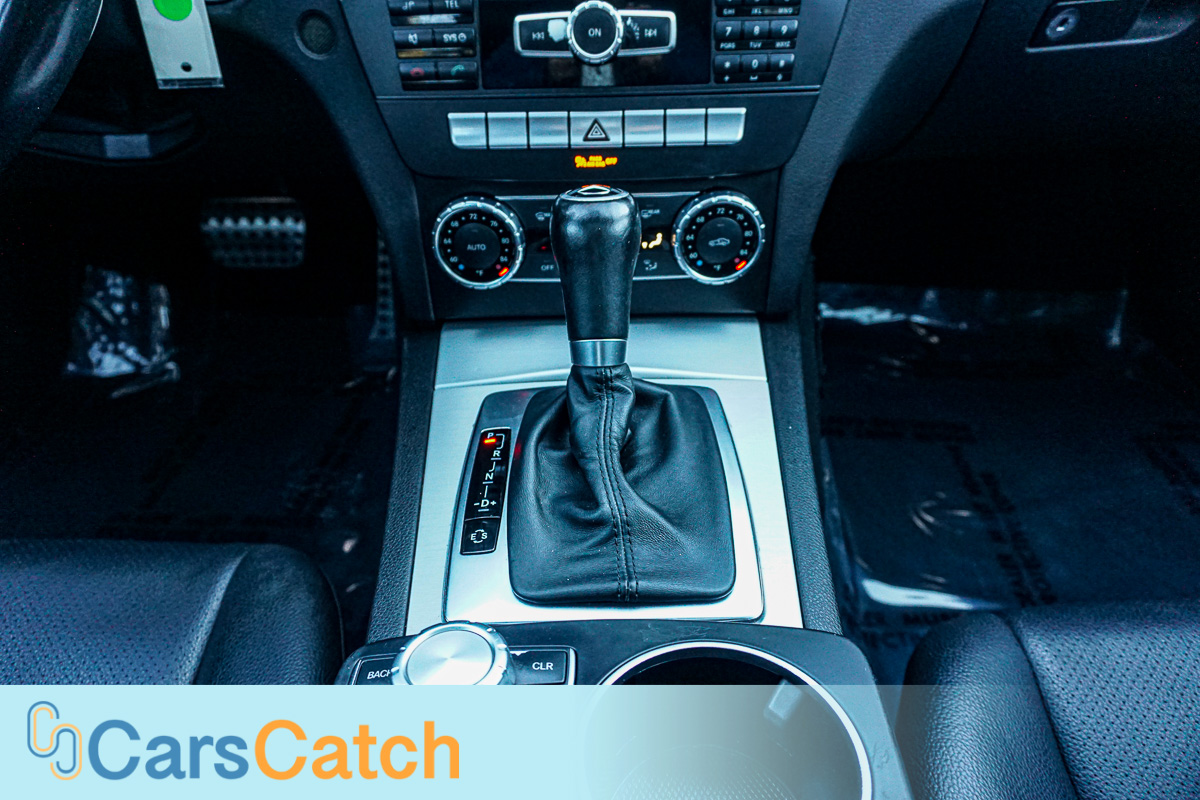 CARSCATCH - Used vehicle - Sedan MERCEDES-BENZ C-CLASS 2012