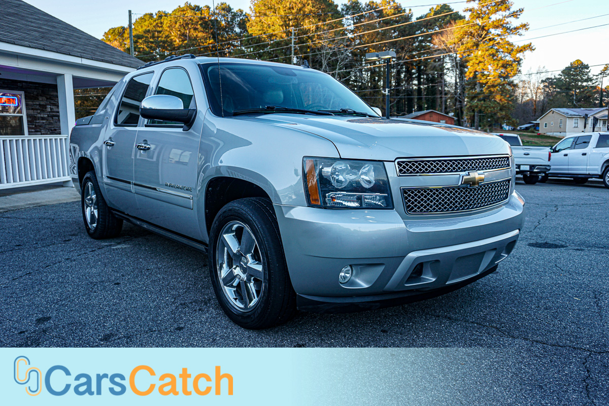 CARSCATCH - Used vehicle - Truck CHEVROLET AVALANCHE 2011