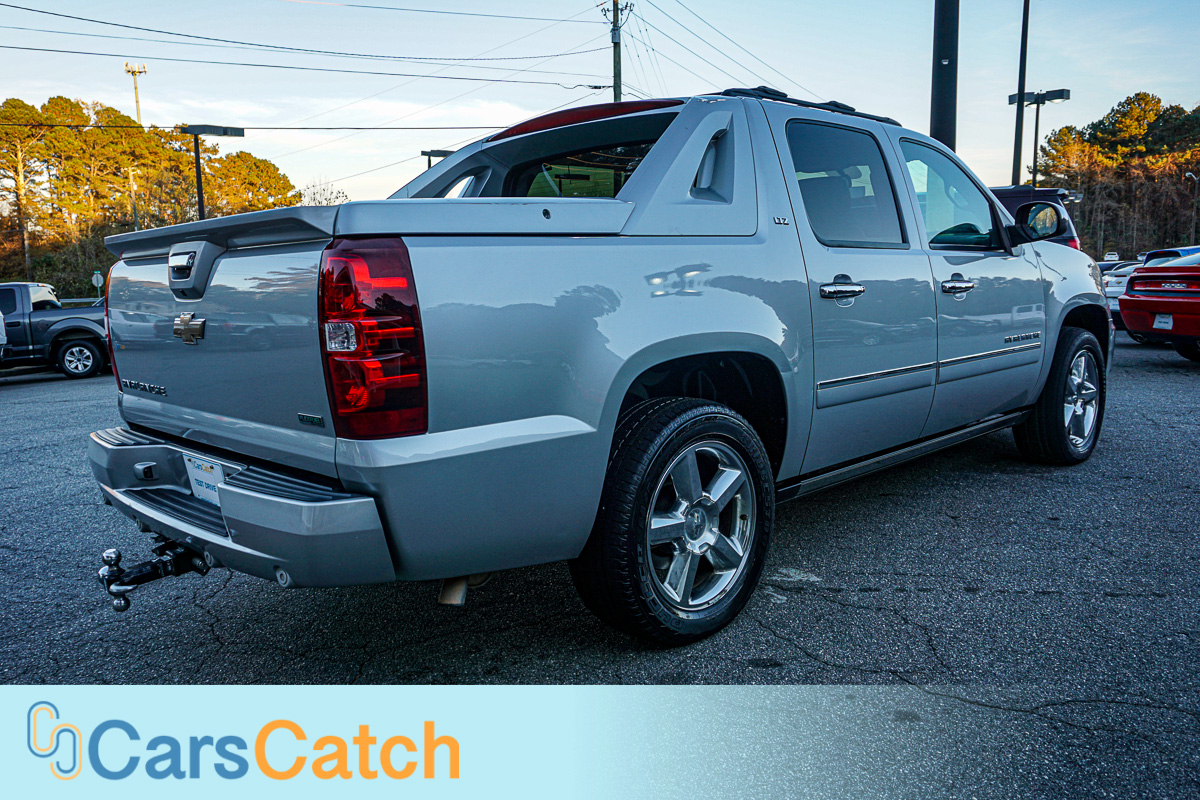 CARSCATCH - Used vehicle - Truck CHEVROLET AVALANCHE 2011