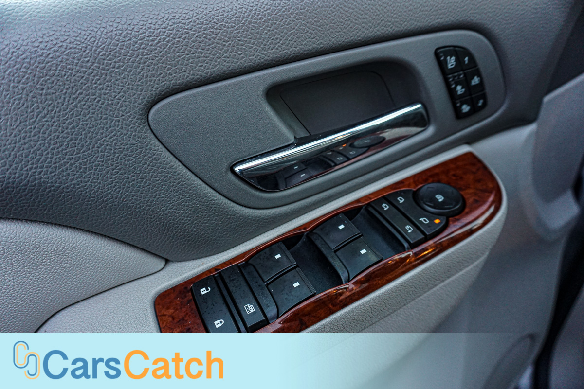 CARSCATCH - Used vehicle - Truck CHEVROLET AVALANCHE 2011