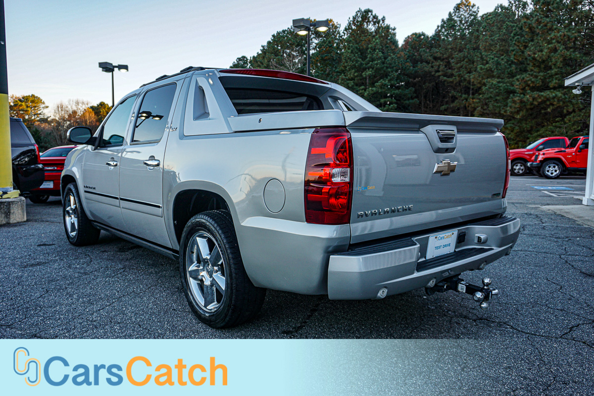 CARSCATCH - Used vehicle - Truck CHEVROLET AVALANCHE 2011