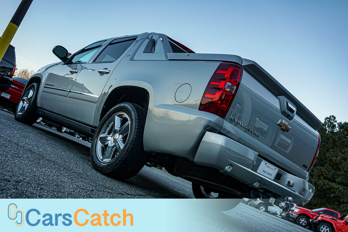 CARSCATCH - Used vehicle - Truck CHEVROLET AVALANCHE 2011