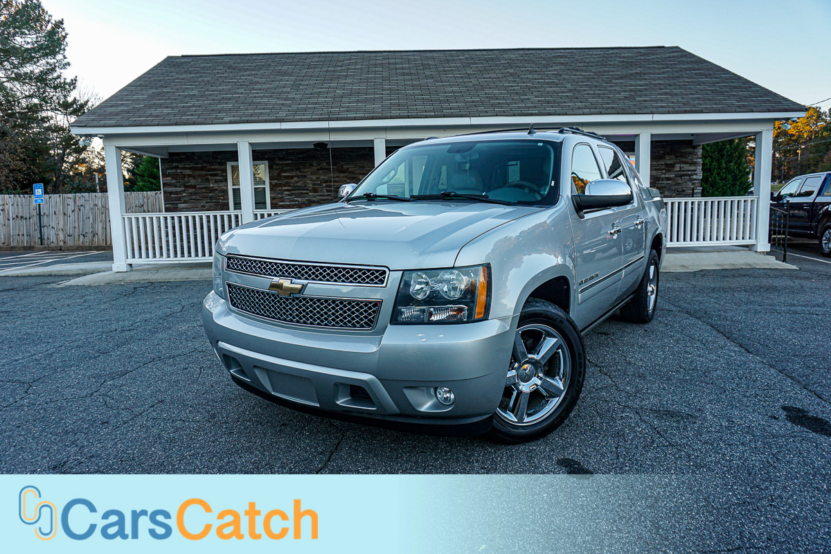 CARSCATCH - Used vehicle - Truck CHEVROLET AVALANCHE 2011