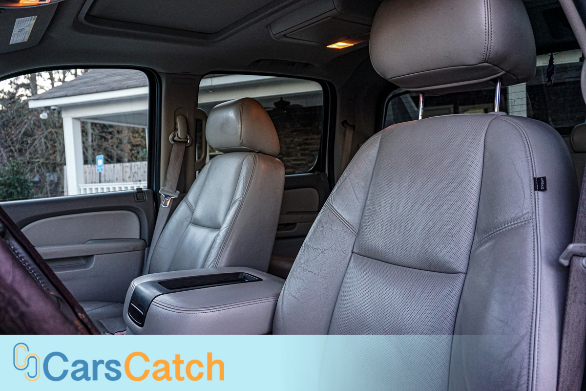CARSCATCH - Used vehicle - Truck CHEVROLET AVALANCHE 2011