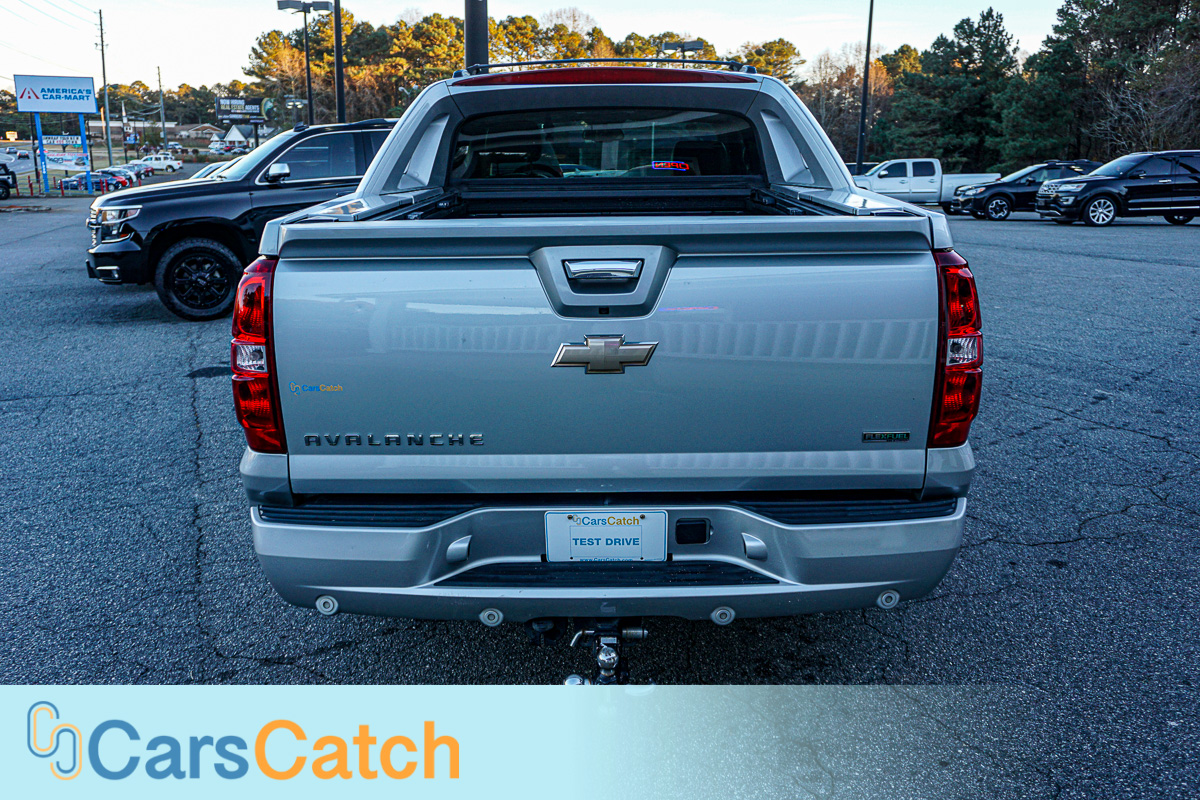 CARSCATCH - Used vehicle - Truck CHEVROLET AVALANCHE 2011