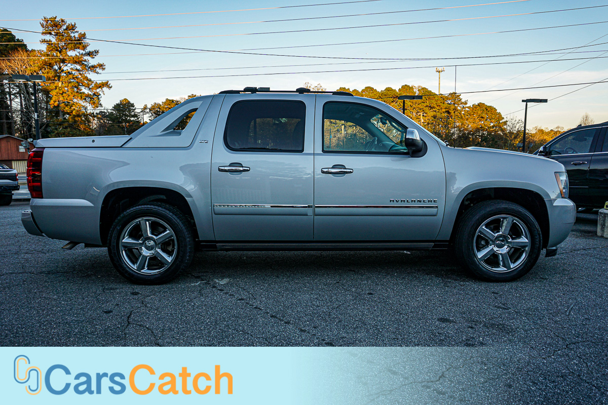 CARSCATCH - Used vehicle - Truck CHEVROLET AVALANCHE 2011