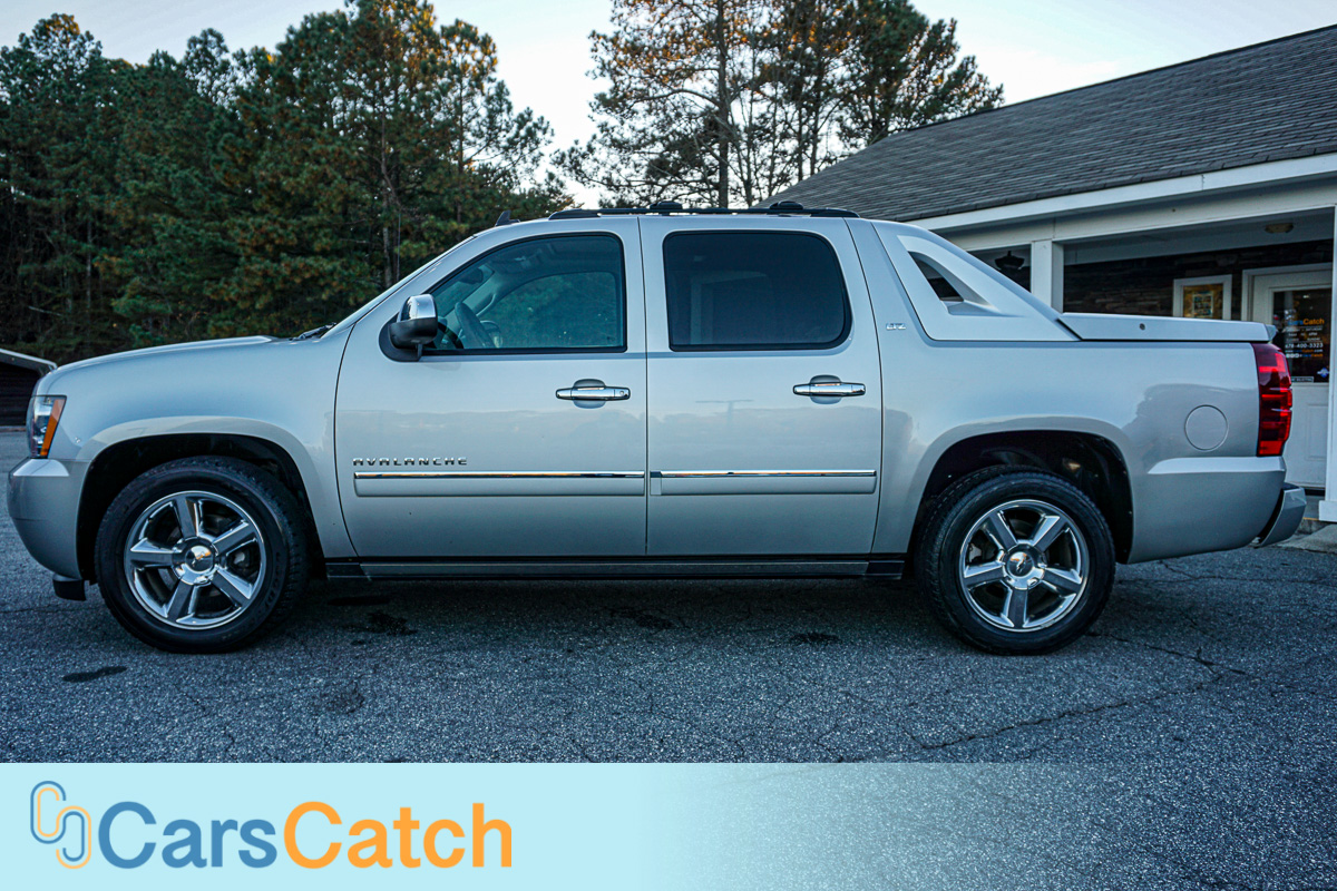 CARSCATCH - Used vehicle - Truck CHEVROLET AVALANCHE 2011