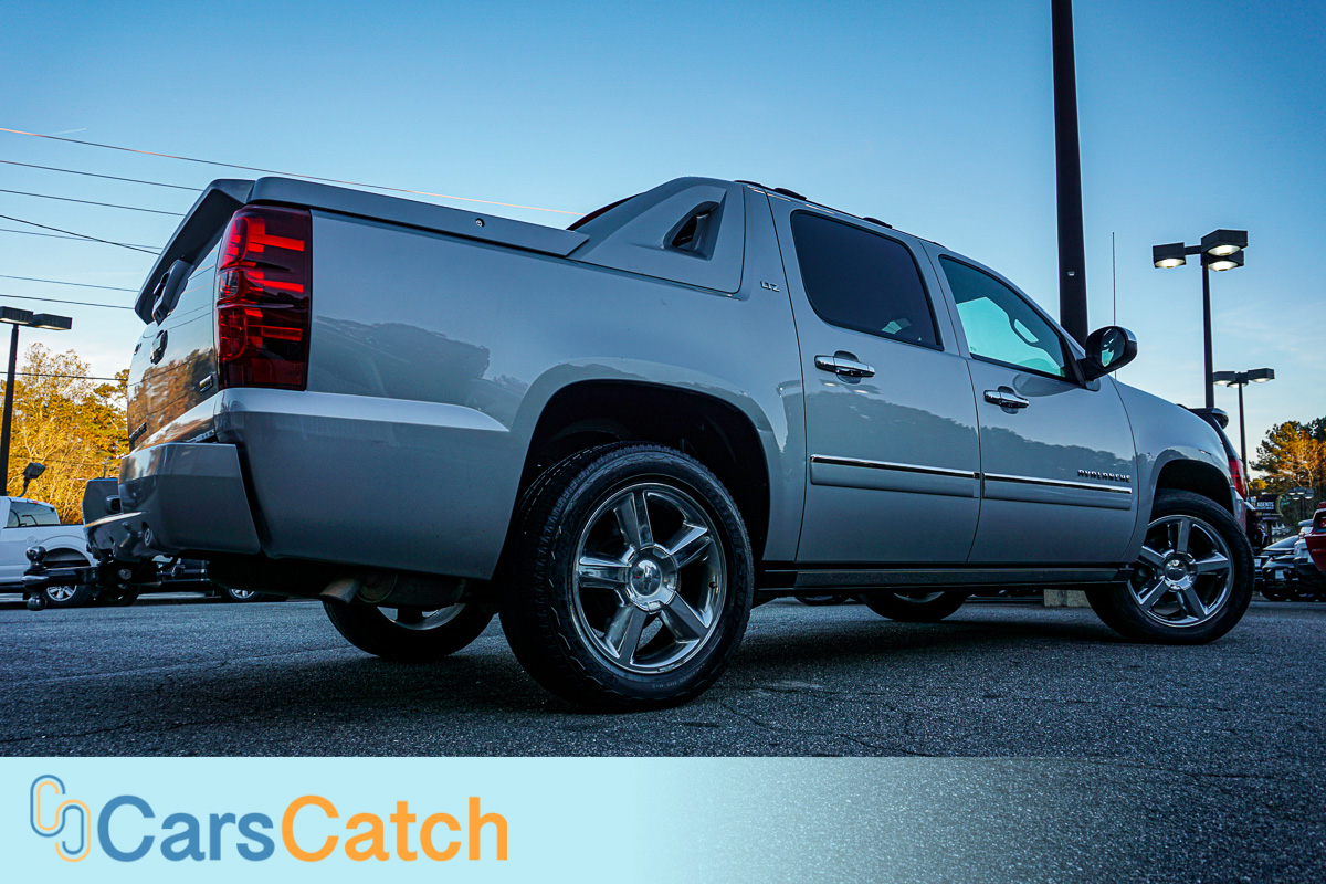 CARSCATCH - Used vehicle - Truck CHEVROLET AVALANCHE 2011