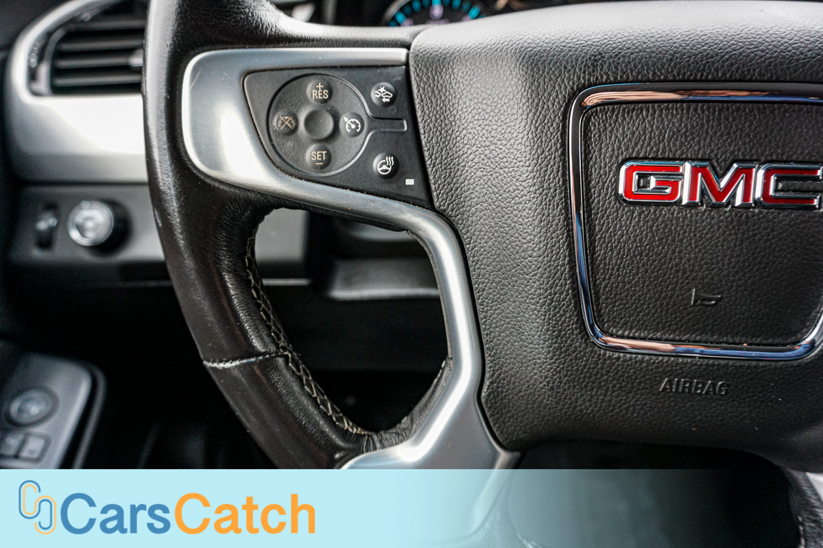 CARSCATCH - Used vehicle - SUV GMC YUKON XL 2018