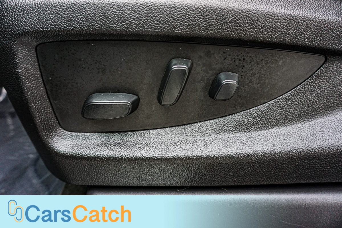 CARSCATCH - Used vehicle - SUV GMC YUKON XL 2018