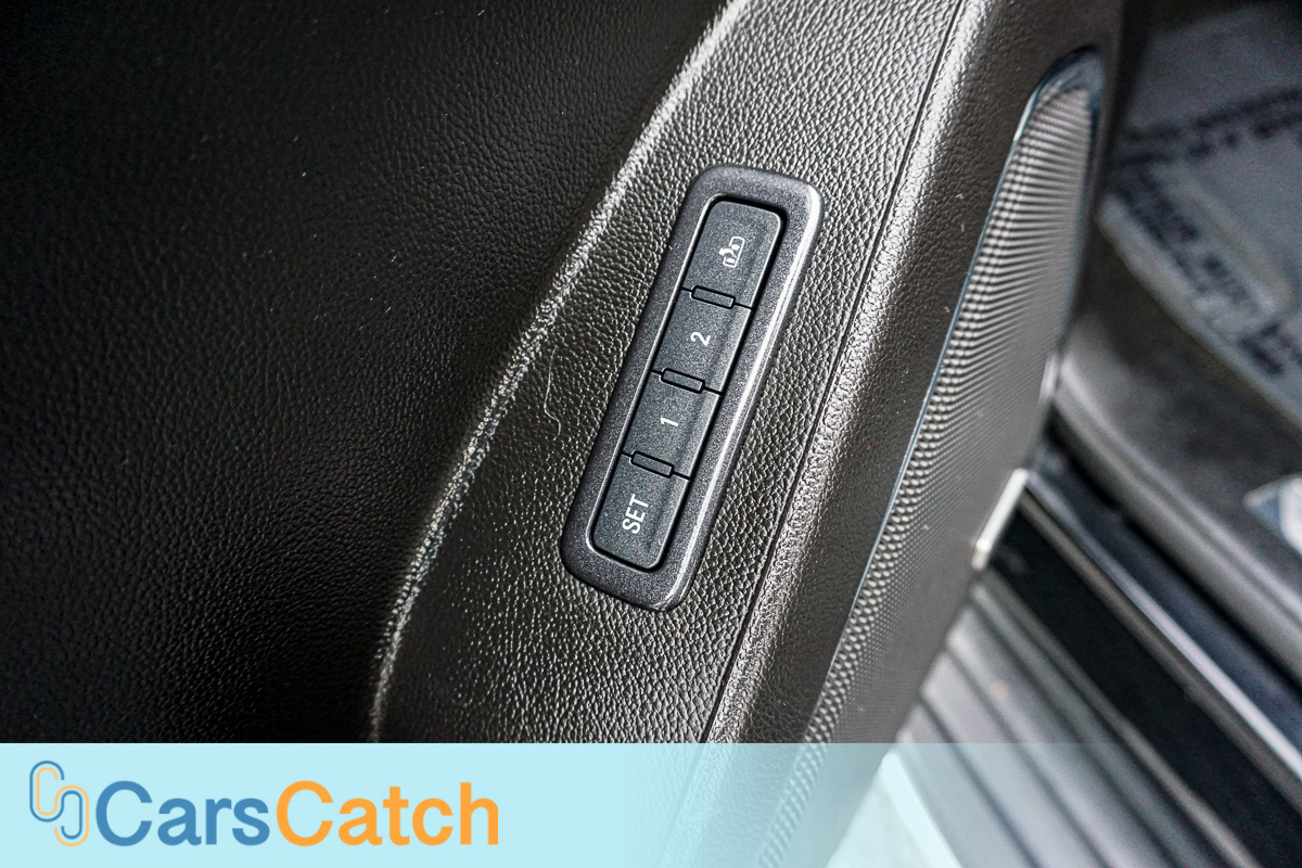 CARSCATCH - Used vehicle - SUV GMC YUKON XL 2018