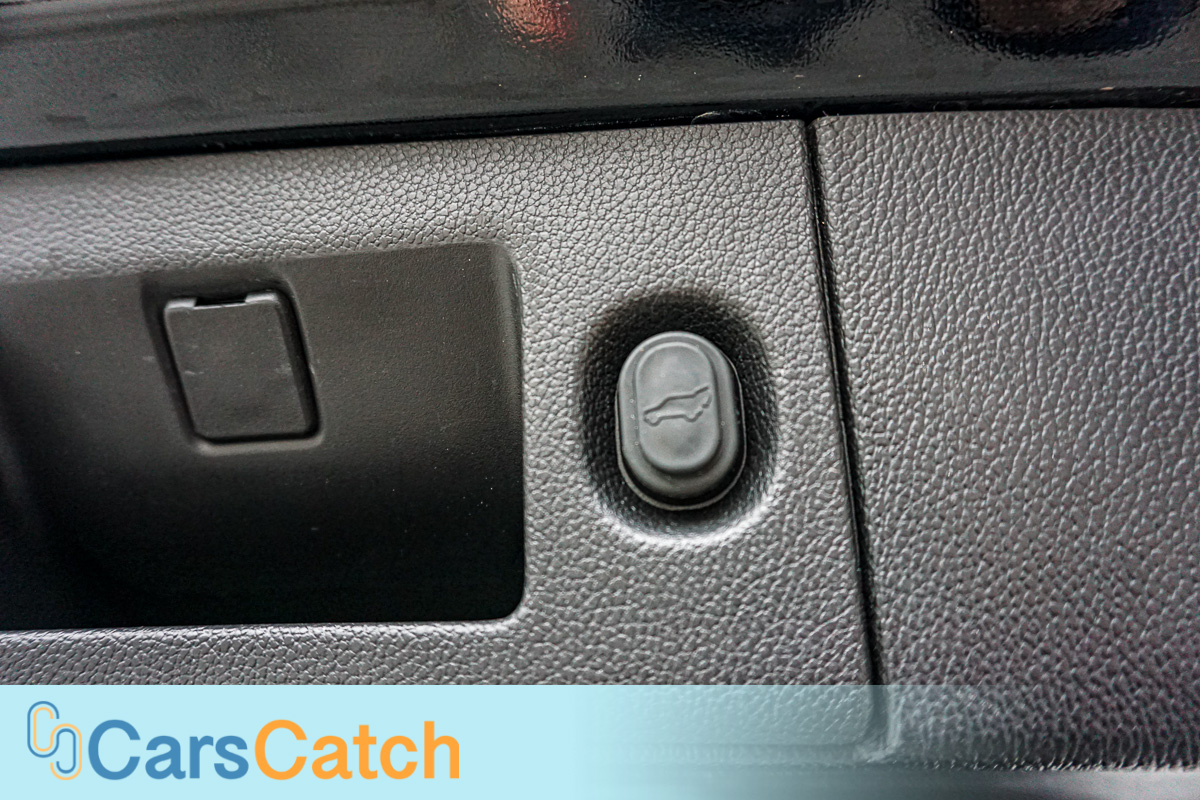 CARSCATCH - Used vehicle - SUV GMC YUKON XL 2018