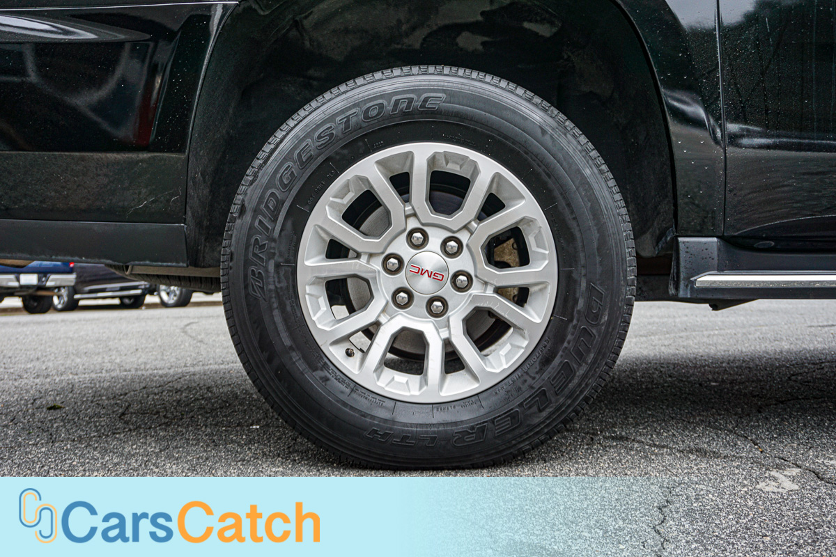 CARSCATCH - Used vehicle - SUV GMC YUKON XL 2018