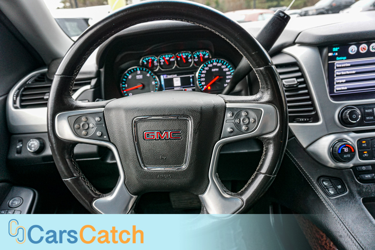 CARSCATCH - Used vehicle - SUV GMC YUKON XL 2018