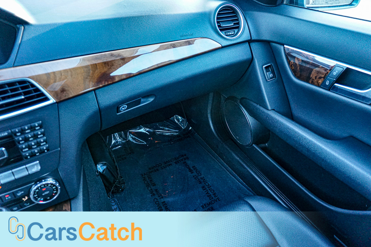 CARSCATCH - Used vehicle - Sedan MERCEDES-BENZ C-CLASS 2012