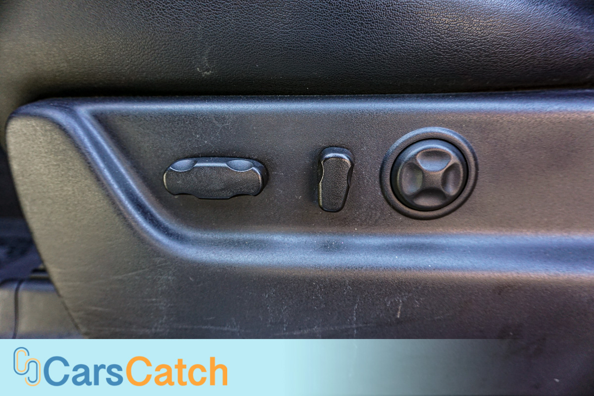 CARSCATCH - Used vehicle - SUV CADILLAC ESCALADE ESV 2013