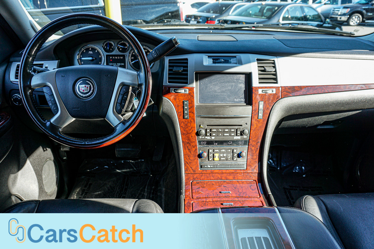 CARSCATCH - Used vehicle - SUV CADILLAC ESCALADE ESV 2013
