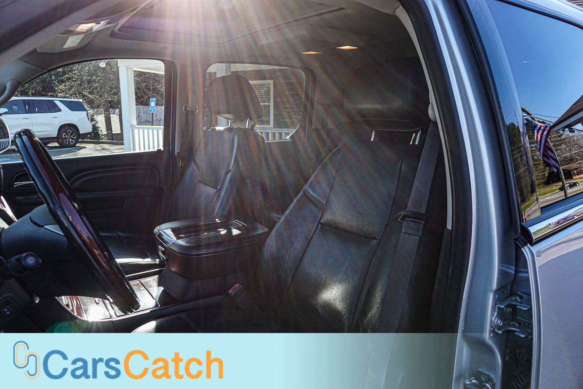 CARSCATCH - Used vehicle - SUV CADILLAC ESCALADE ESV 2013