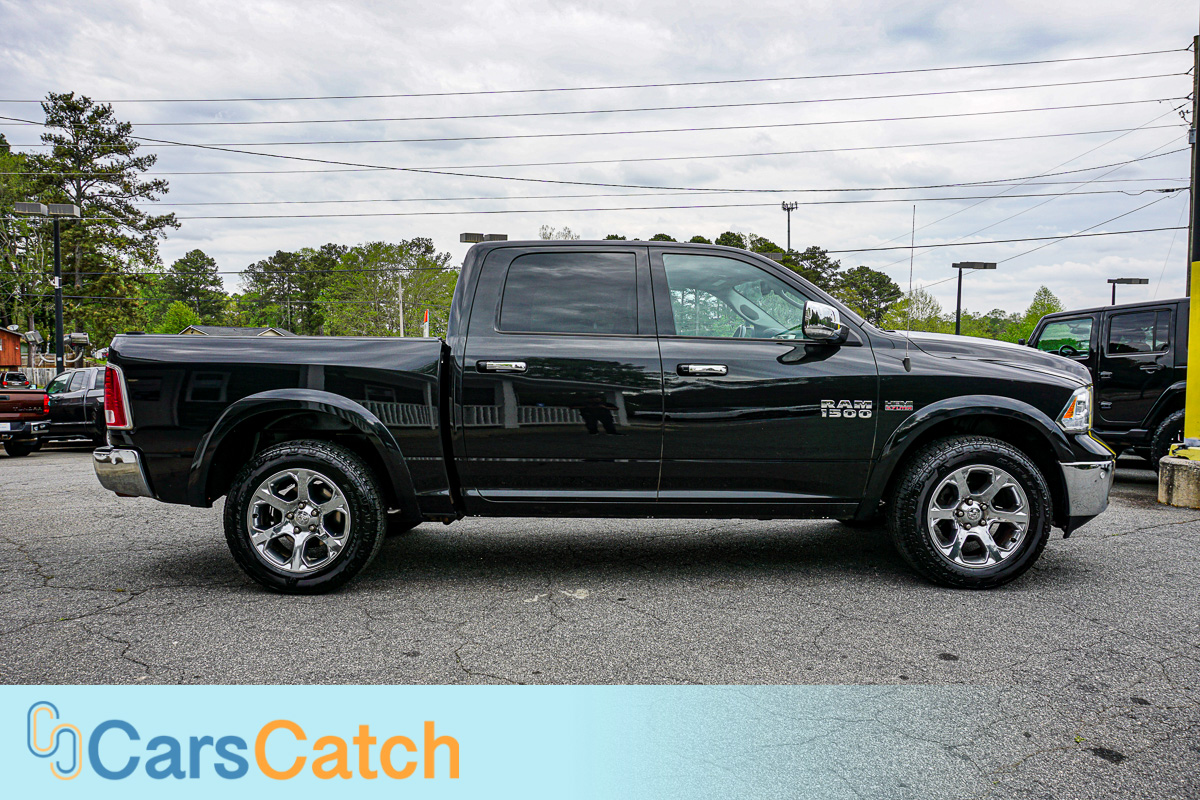 CARSCATCH - Used vehicle - Truck RAM 1500 2017