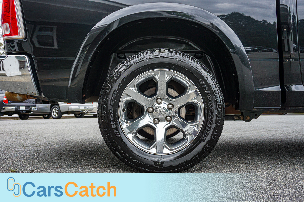 CARSCATCH - Used vehicle - Truck RAM 1500 2017