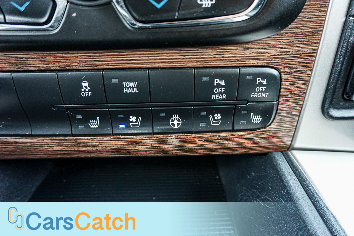 CARSCATCH - Used vehicle - Truck RAM 1500 2017