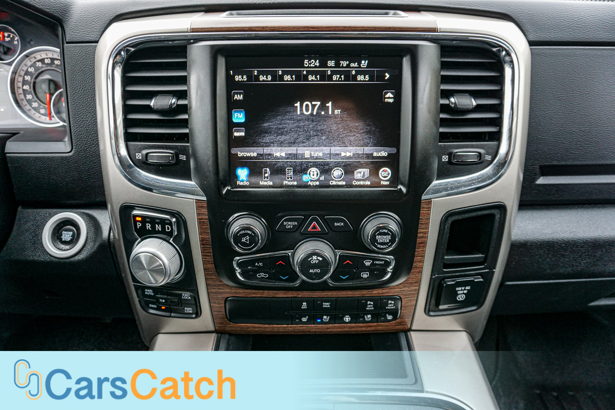 CARSCATCH - Used vehicle - Truck RAM 1500 2017