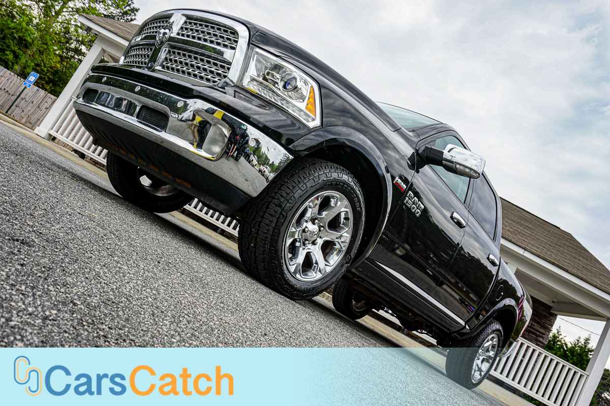 CARSCATCH - Used vehicle - Truck RAM 1500 2017