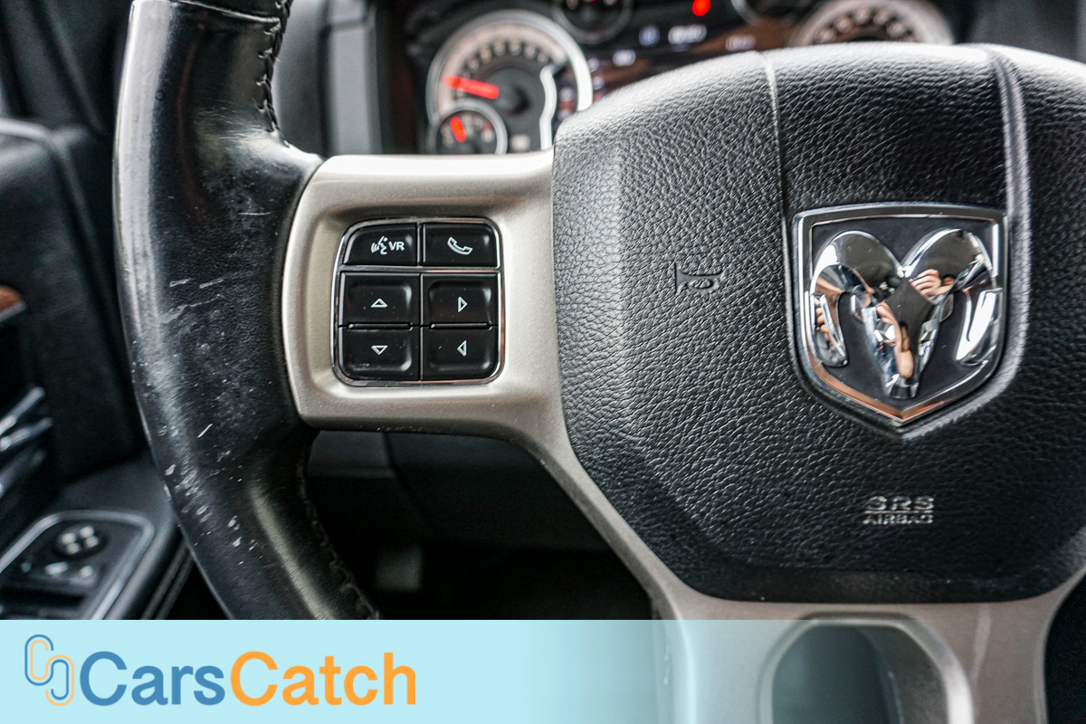 CARSCATCH - Used vehicle - Truck RAM 1500 2017