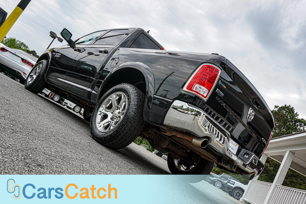 CARSCATCH - Used vehicle - Truck RAM 1500 2017