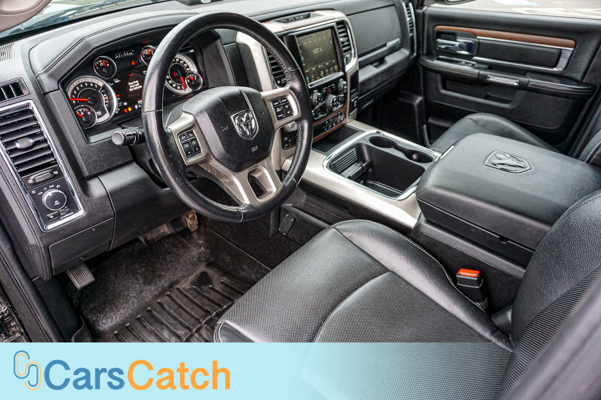 CARSCATCH - Used vehicle - Truck RAM 1500 2017