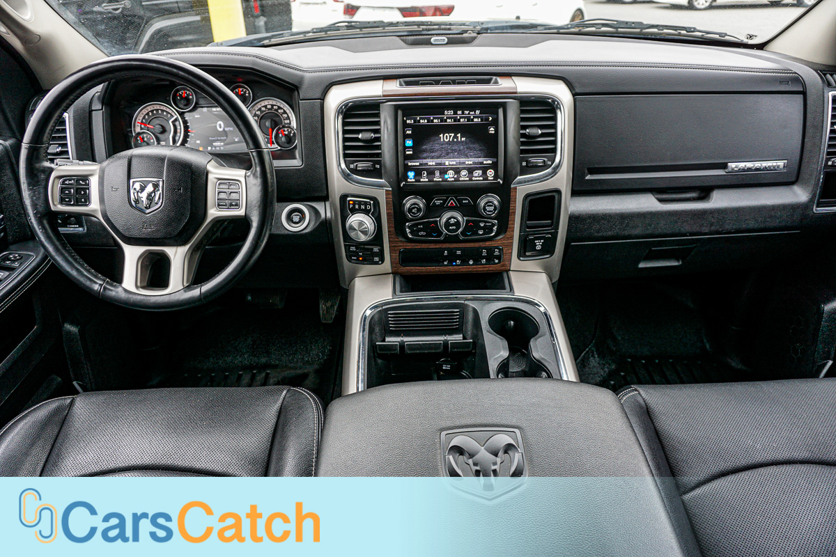 CARSCATCH - Used vehicle - Truck RAM 1500 2017