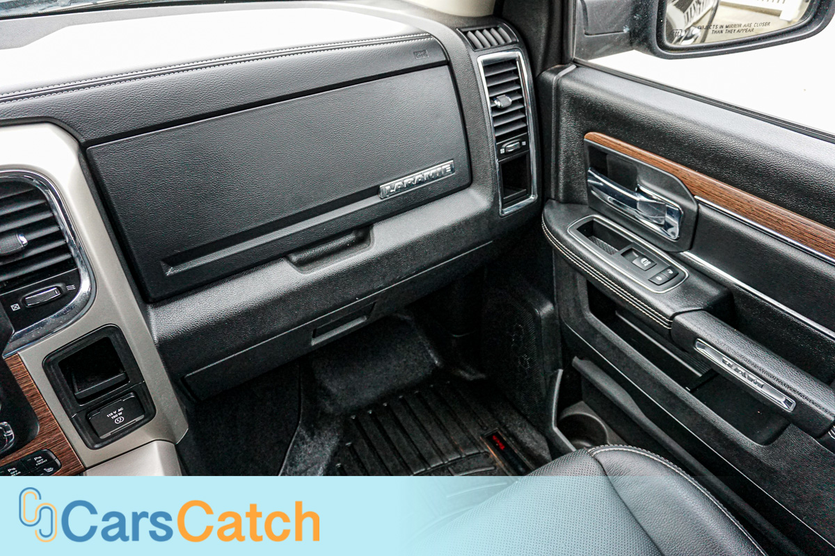 CARSCATCH - Used vehicle - Truck RAM 1500 2017