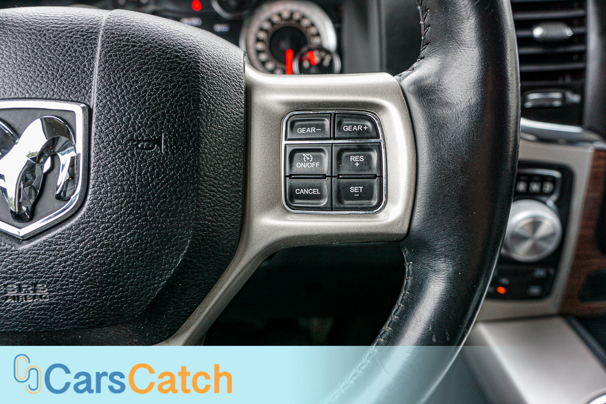 CARSCATCH - Used vehicle - Truck RAM 1500 2017