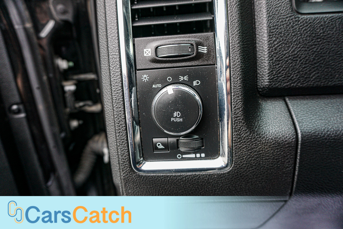 CARSCATCH - Used vehicle - Truck RAM 1500 2017