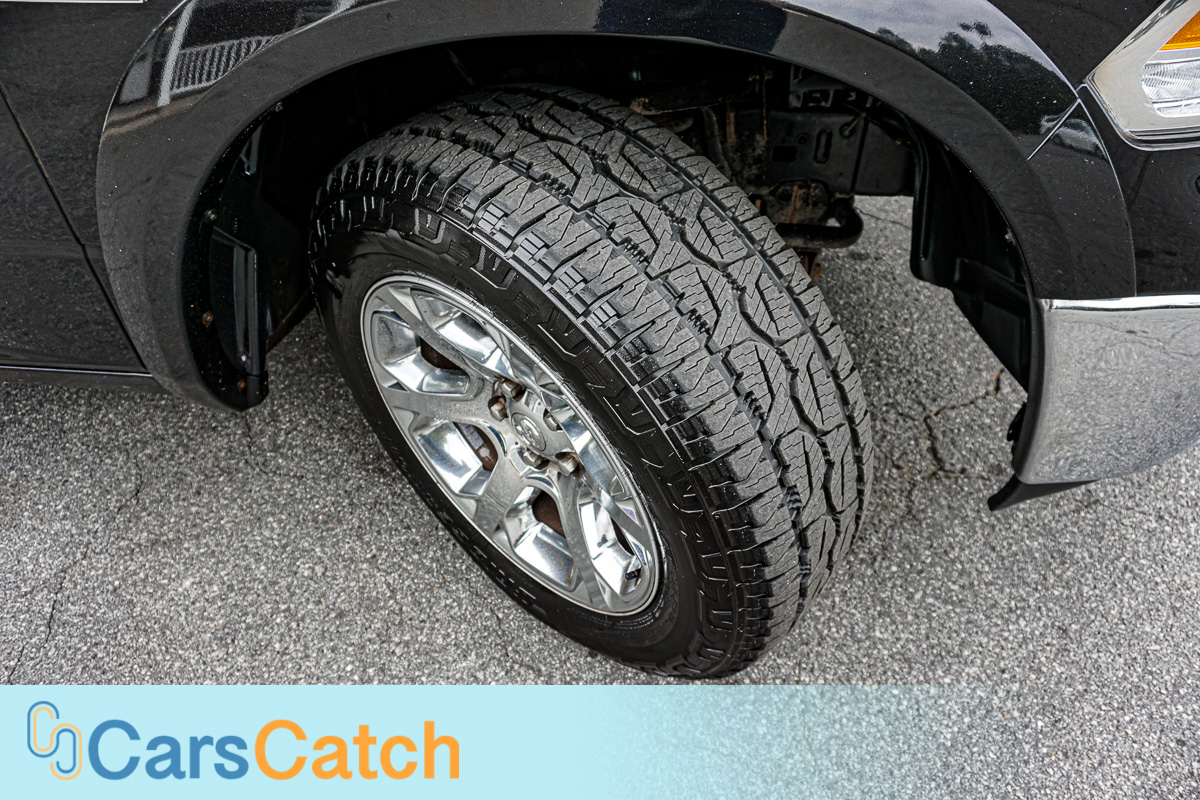 CARSCATCH - Used vehicle - Truck RAM 1500 2017